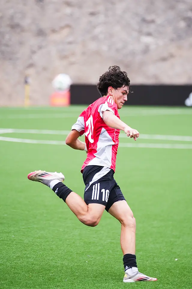 Jose Segura first tournament with Peru, match vs Cruz Azul CF, side shot about to kick