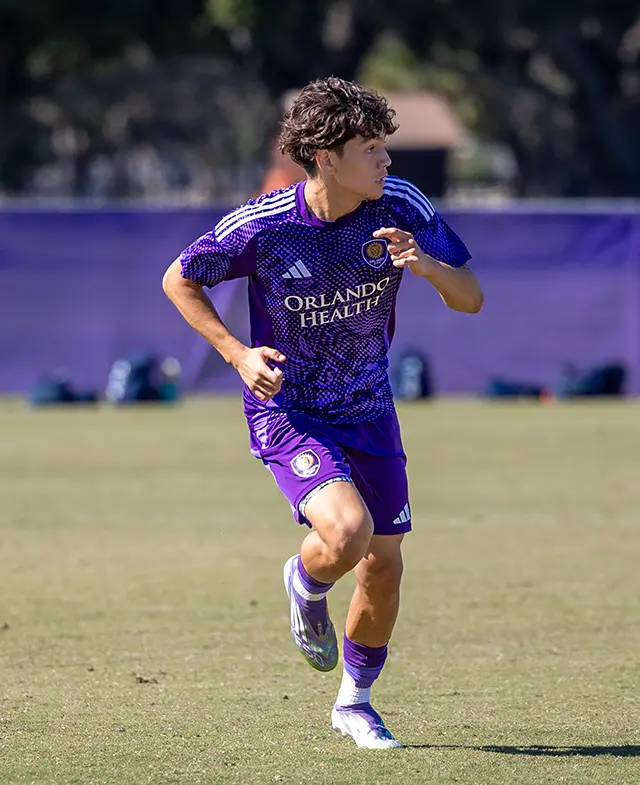 Jose Segura playing a MLS Next Match vs West Florida Flames making a run
