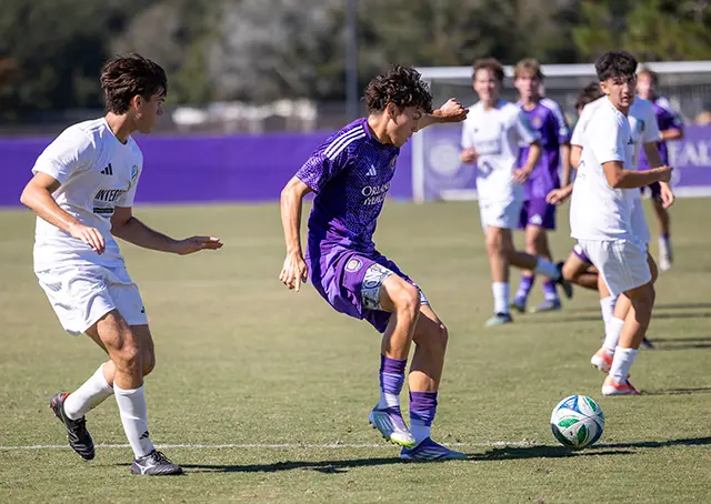 Jose Segura playing a MLS Next Match vs West Florida Flames receiving the ball